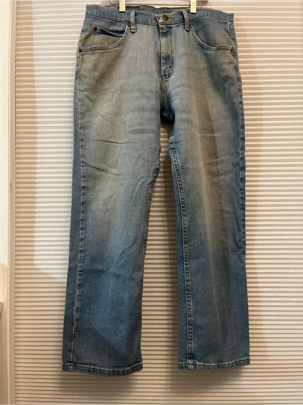 Men’s Vintage Wrangler Faded Blue Straight-Leg Jeans